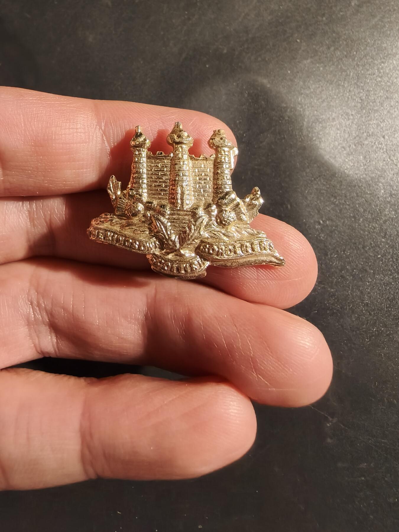 老王徽章第182期 英国国王苏格兰边境步兵团领章    女王时期