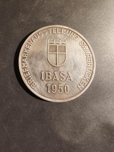 老王徽章第182期 - 德国萨尔布吕肯1950年IBASA邮票展览纪念章     直径50mm    重量55.8g