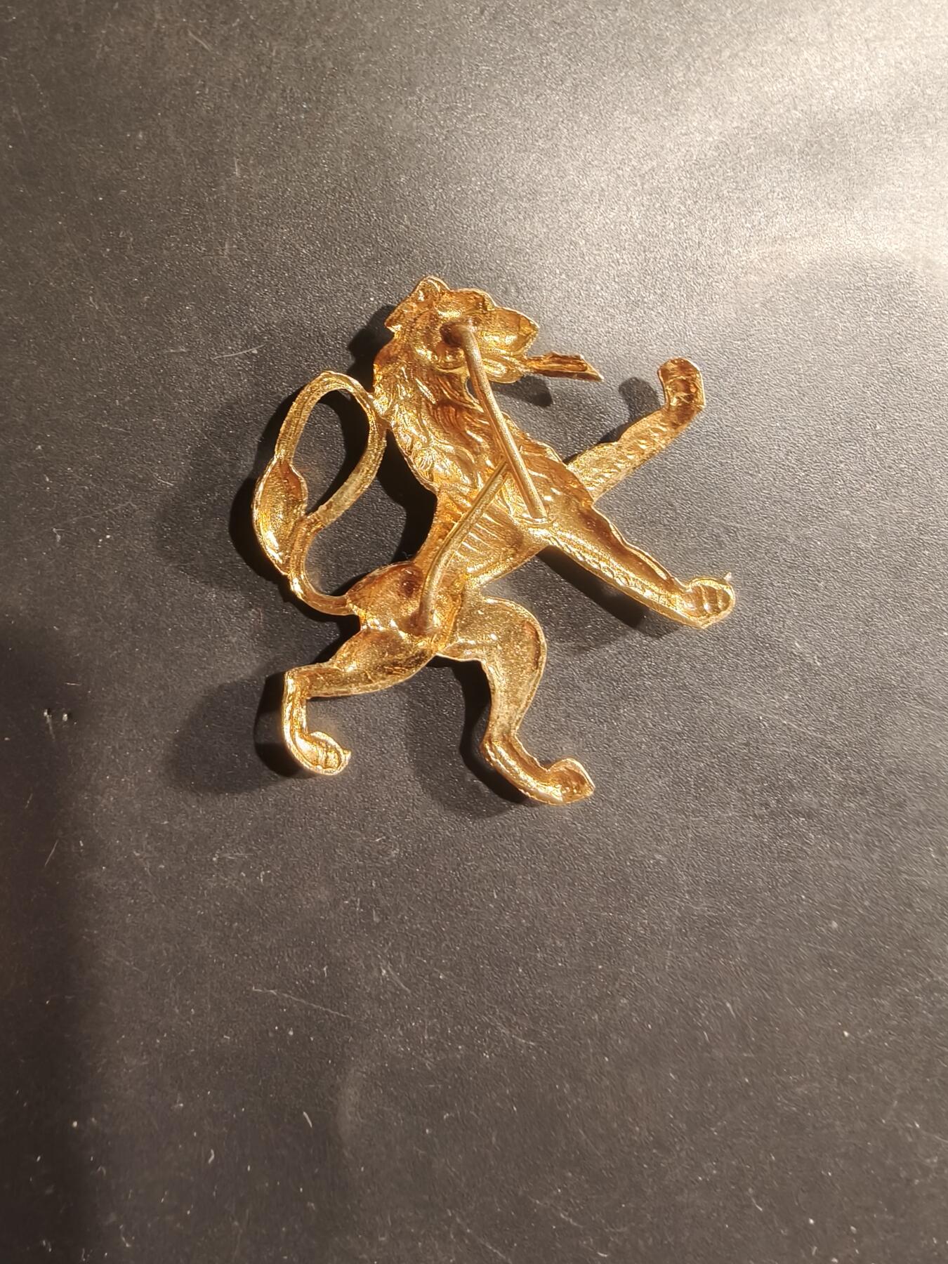 老王徽章第182期 比利时二战流亡政府军帽徽