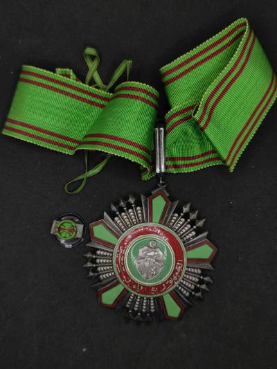 凯旋世界勋赏（持续上新中）（第22期新年大拍）（欢迎送拍）（对拍品有疑问请询问客服，不接受到手刀，出价默认拍品品相。请认真阅读拍卖规则！出价默认已认可！）（收到货请录制开箱视频，无视频概不处理问题。） - 突尼斯共和国勋章指挥官级法国造55.2g