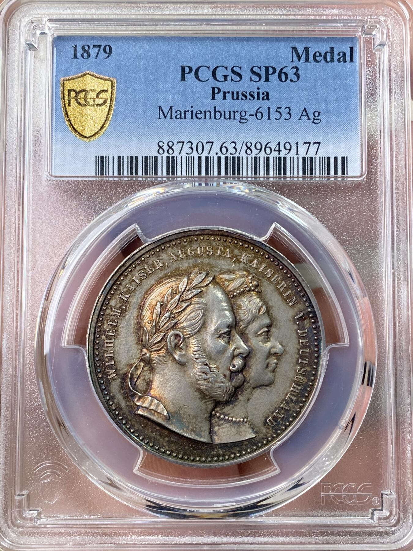 万国钱币拍卖第061期（马年首拍） PCGS SP63 1877年德国普鲁士威廉一世与奥古斯塔皇后金婚纪念银章 RR级珍稀品种 高浮雕17个联邦州纹章代表祝贺 通体七色虹彩包浆环绕 极美收藏级