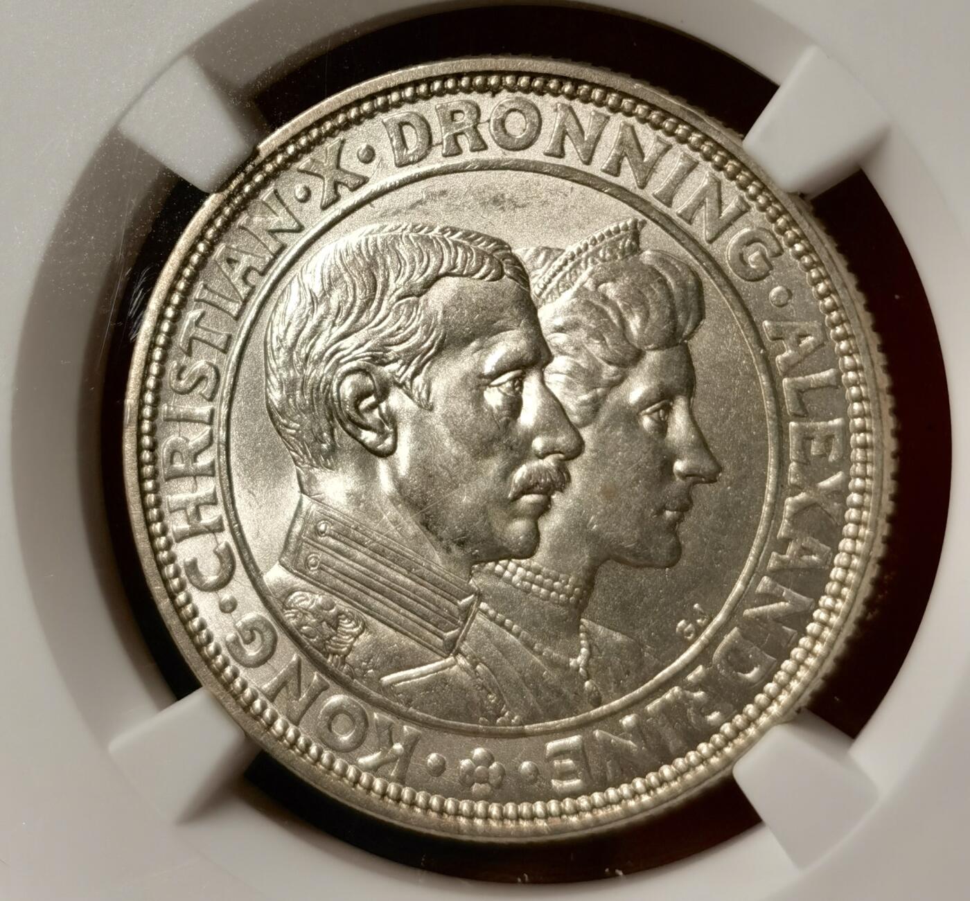 “福币呈祥”新年甄品场（直播拍卖）甄臻铺-世界币章拍卖（第50期），送拍享返佣金等优惠多多 NGC-MS65 1923年丹麦国王银婚纪念2克朗银币，转光耀眼，卷拆状态