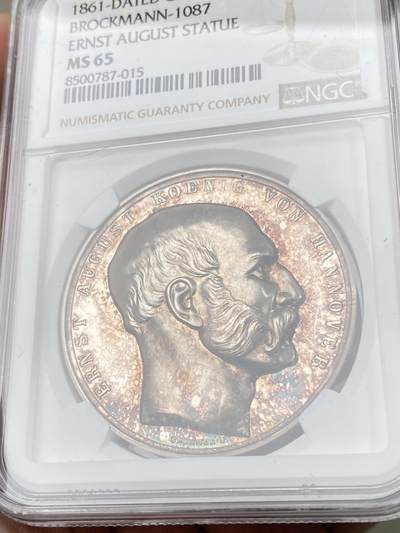 万国钱币拍卖第061期（马年首拍） NGC MS65 1861年（后铸）德国汉诺威奥古斯特一世戎装铜像落成纪念大银章 顶级高分精制镜面高浮雕1000银淡彩环绕 即便后铸也是极其难得的收藏品质