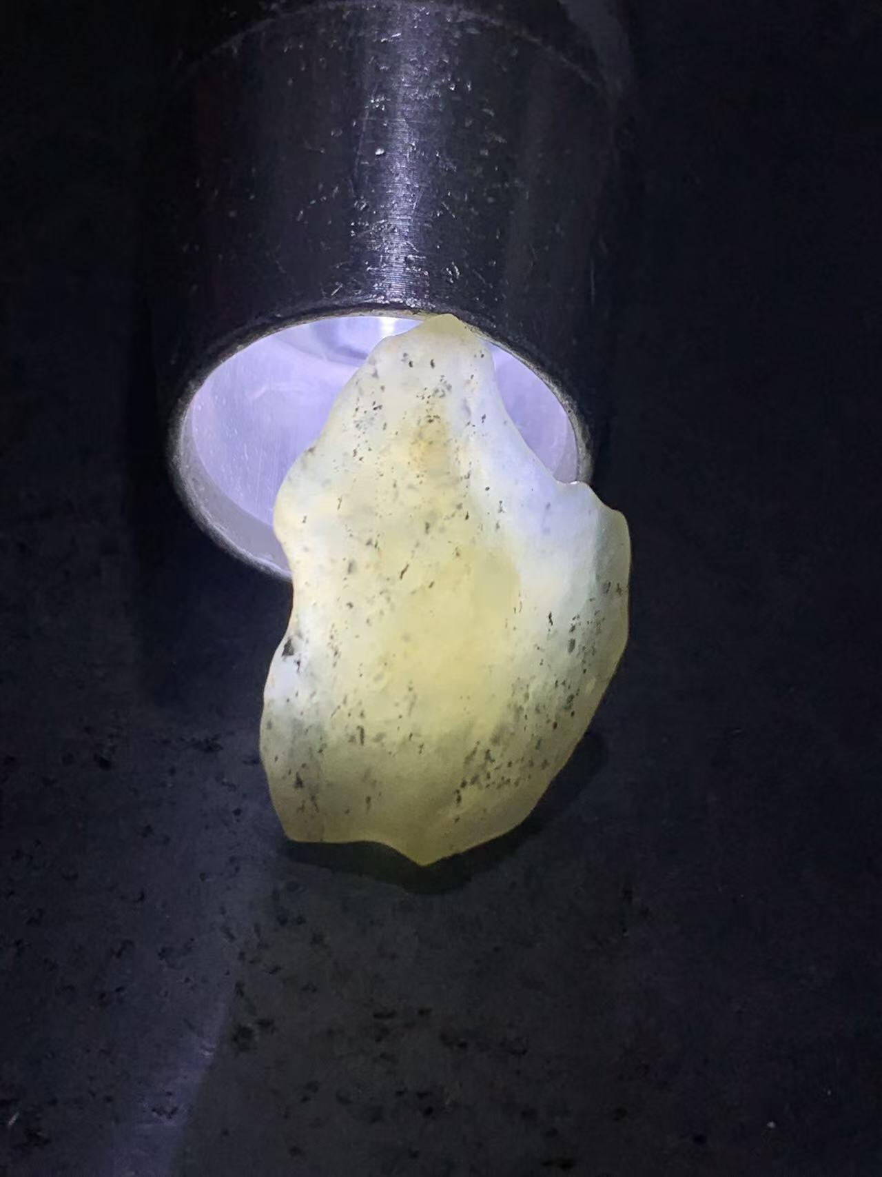 新疆戈壁料风化纹和田玉青玉小原石一颗