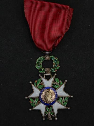 凯旋世界勋赏（第22期新年大拍）（欢迎送拍）（对拍品有疑问请询问客服，不接受到手刀，出价默认拍品品相。请认真阅读拍卖规则！出价默认已认可！）（收到货请录制开箱视频，无视频概不处理问题。） - 法国四共骑士级荣誉军团勋章 豪华版银质26g核心金制