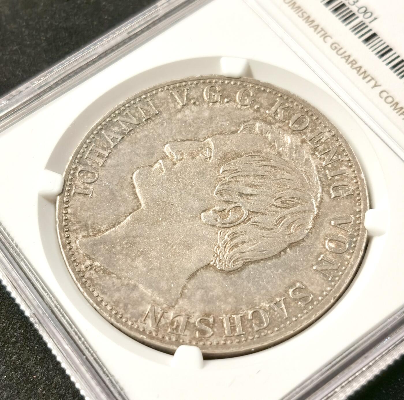 “福币呈祥”新年甄品场（直播拍卖）甄臻铺-世界币章拍卖（第50期），送拍享返佣金等优惠多多 NGC-AU58 1858年萨克森流通盾徽2泰勒 欧洲五彩老包浆 背面状态很好 重彩影响了评分 未流通的状态