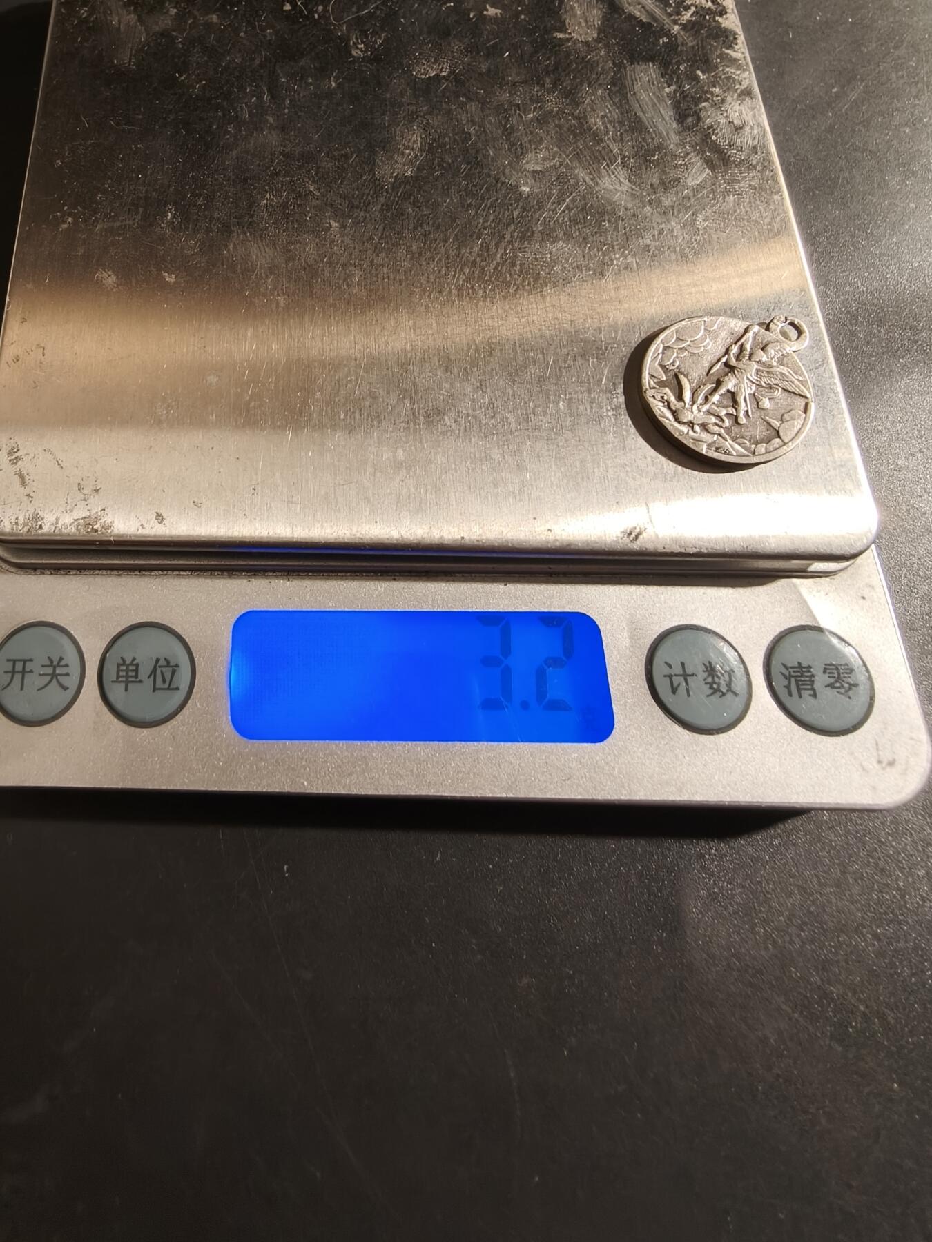 老王徽章第182期 法国天使长米迦勒纪念章    螃蟹银标    3.2g