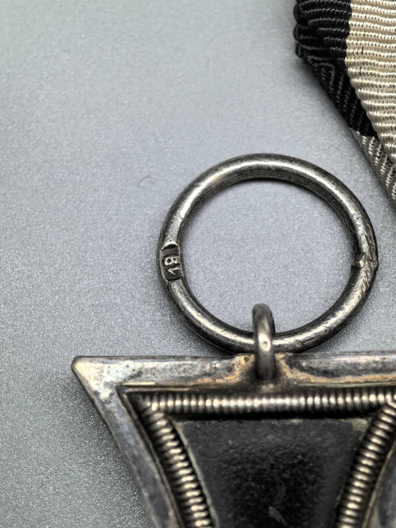 小驴勋章奖章收藏2月22日周日晚六点拍卖（珍爱和平，收藏战争，铭记历史，勿忘国耻，忠党爱国。有偿代拍，送拍规则在简介最后，参拍须阅读规则后再参拍，关系到运费包装发货时效真假辨别等关键信息，拍卖时不再发原图，看大图店主微信码在拍卖店铺介绍里） 得三EKII，铁质核心黑漆，环打19厂标，