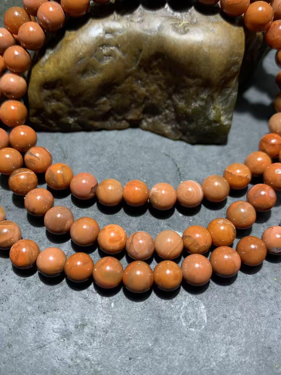 川料南红玛瑙多圈手串一条，