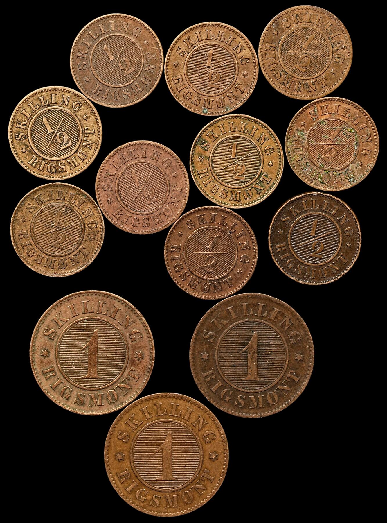 修遠堂世界钱币第105期，马年首拍 19世纪丹麦1/2，1 SKILLING RIGSMONT铜币一组