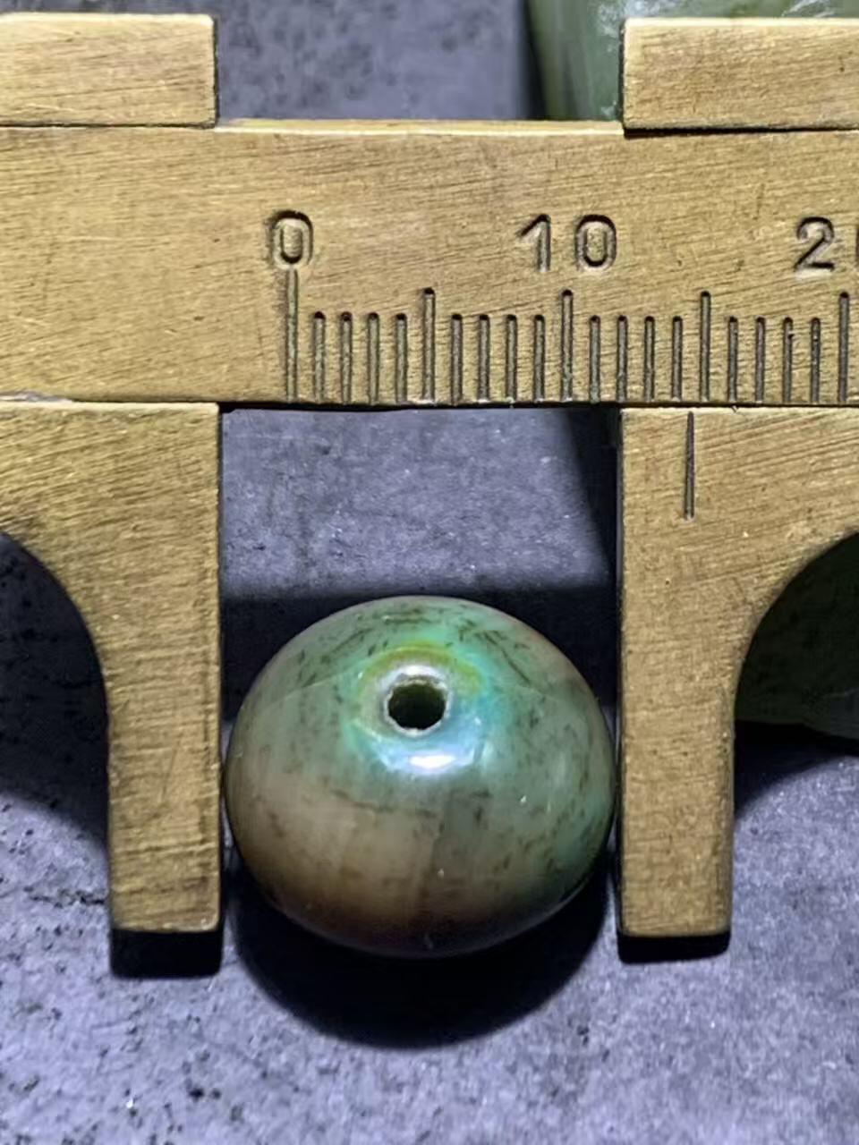 缠丝玛瑙算盘珠1颗，