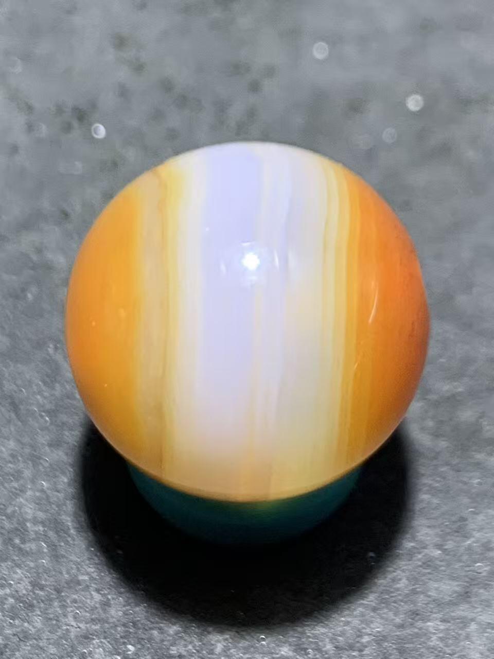 精美高玉化千层纹缠丝玛瑙圆珠一颗，