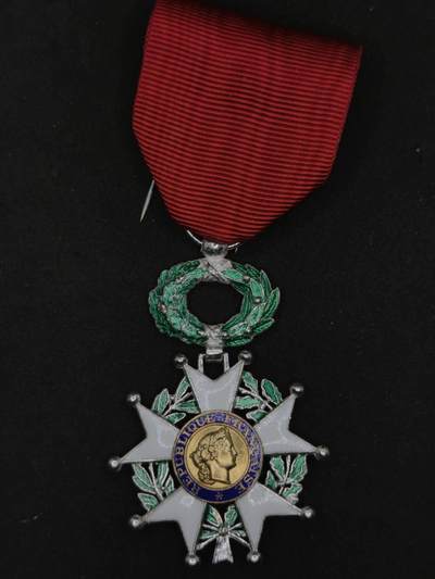 凯旋世界勋赏（第22期新年大拍）（欢迎送拍）（对拍品有疑问请询问客服，不接受到手刀，出价默认拍品品相。请认真阅读拍卖规则！出价默认已认可！）（收到货请录制开箱视频，无视频概不处理问题。） - 五共骑士级荣誉军团勋章 银质