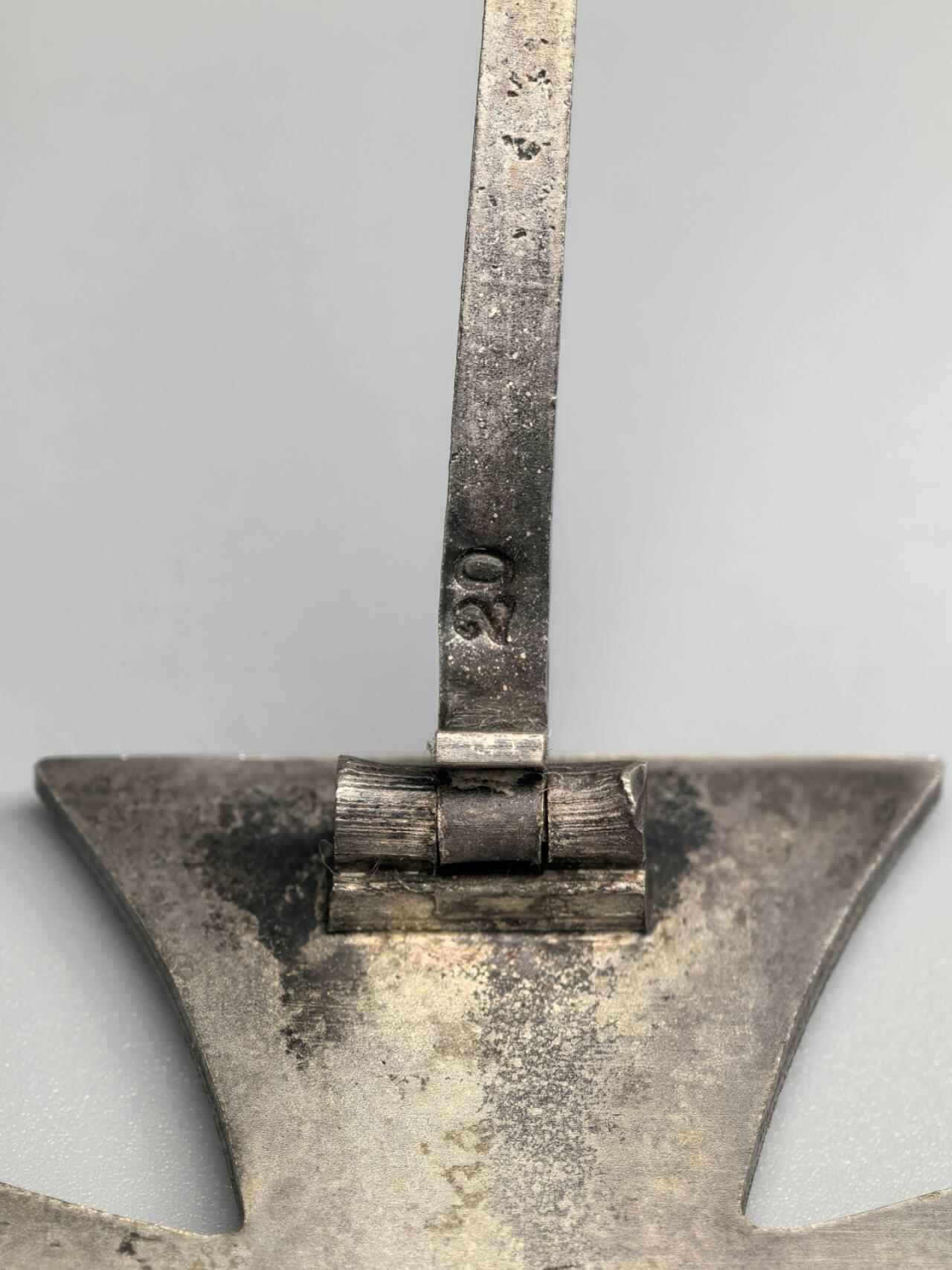 小驴勋章奖章收藏2月22日周日晚六点拍卖（珍爱和平，收藏战争，铭记历史，勿忘国耻，忠党爱国。有偿代拍，送拍规则在简介最后，参拍须阅读规则后再参拍，关系到运费包装发货时效真假辨别等关键信息，拍卖时不再发原图，看大图店主微信码在拍卖店铺介绍里） 得三EKI，铁质核心黑漆，杆内打20厂标