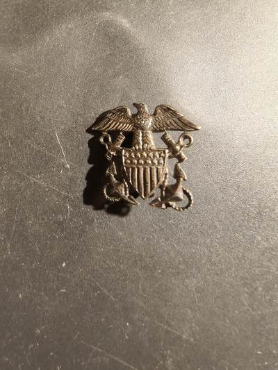 老王徽章第182期 - 美国海军船帽帽徽   二战时期横针版
