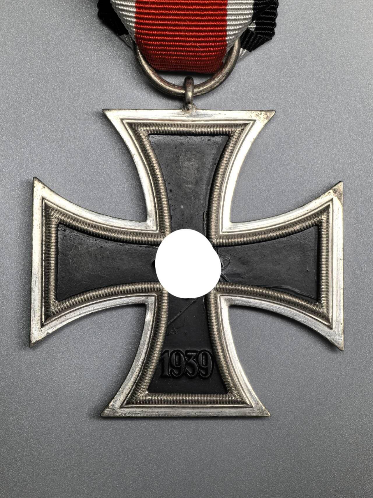 小驴勋章奖章收藏2月22日周日晚六点拍卖（珍爱和平，收藏战争，铭记历史，勿忘国耻，忠党爱国。有偿代拍，送拍规则在简介最后，参拍须阅读规则后再参拍，关系到运费包装发货时效真假辨别等关键信息，拍卖时不再发原图，看大图店主微信码在拍卖店铺介绍里） 得三辛克尔A版EKII，核心黑漆，中间有一处漆面气泡