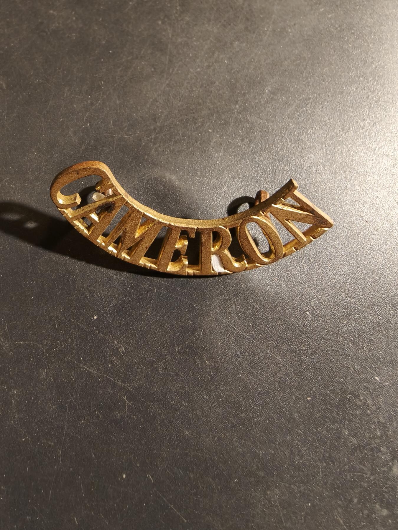 老王徽章第182期 英国女王直属卡梅伦步兵团肩章    二战时期