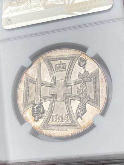 万国钱币拍卖第061期（马年首拍） NGC MS64 1914年德国普鲁士威廉二世与皇后奥古斯塔战争动员纪念银章 帝国之剑与鲜花在铁十字左右 极美精铸镜面喷砂高浮雕