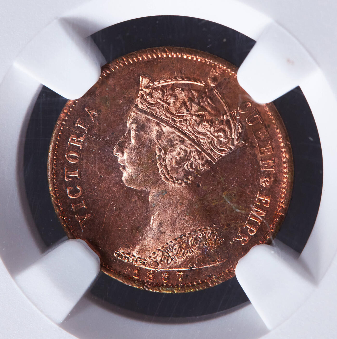 【俄甄集藏】马年新春第一拍 2026年(048)02-25星期三 晚 19:30 全场包邮 英国1887年维多利亚高冠版1/2法新试机模具代用铜币，NGC MS64RB，类精制底板，原铜光转光品相，稀少品种