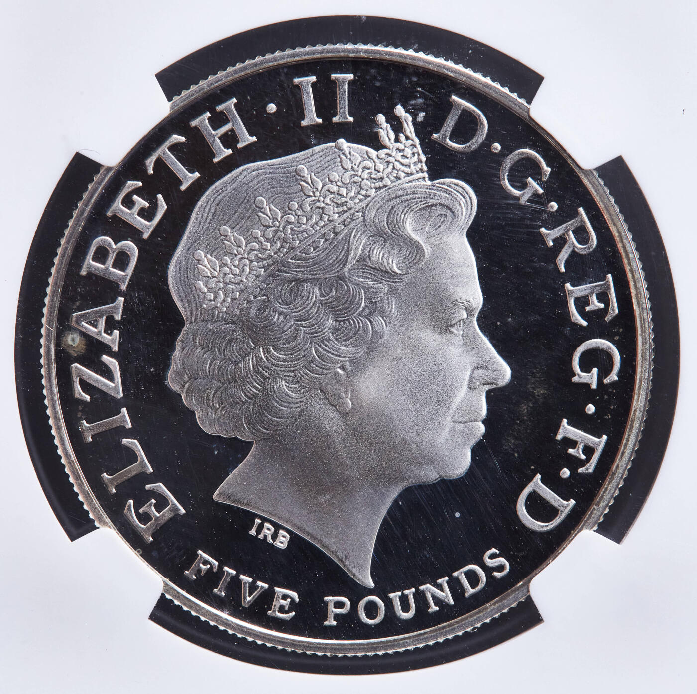 【俄甄集藏】马年新春第一拍 2026年(048)02-25星期三 晚 19:30 全场包邮 英国2013年伊拉莎白二世马剑1克朗精制大银币，NGC PF67UC，重28.28克，925银，发行量7460枚，热门品种