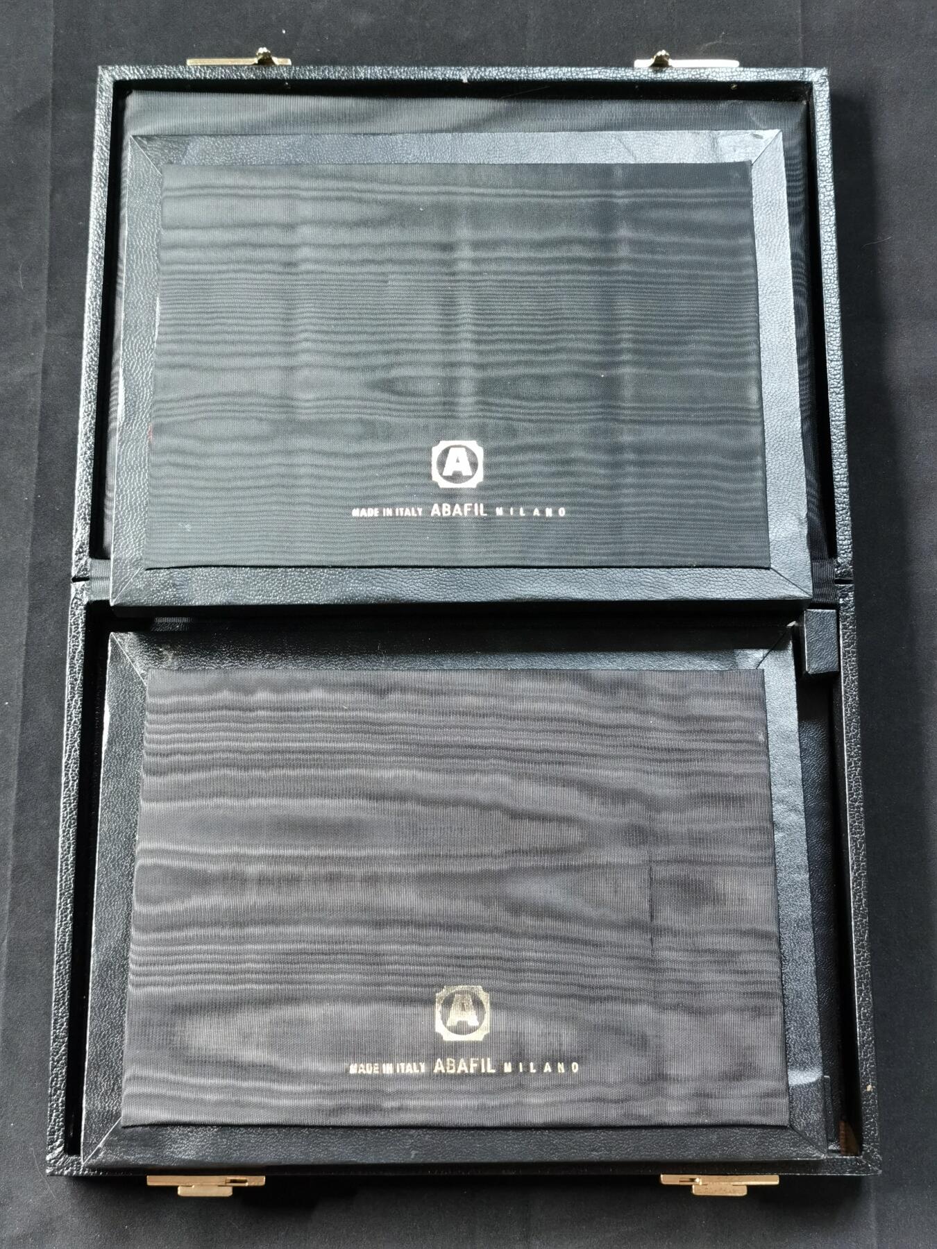 “福币呈祥”新年甄品场（直播拍卖）甄臻铺-世界币章拍卖（第50期），送拍享返佣金等优惠多多 意大利Abafil钱币收纳盒，钱币收纳中的奢侈品，内有两层托盘  九成新