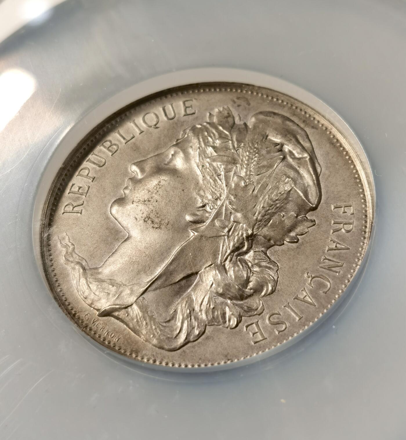 “福币呈祥”新年甄品场（直播拍卖）甄臻铺-世界币章拍卖（第50期），送拍享返佣金等优惠多多 NGC-MS62 法国 1890 镀银铜章牌 自由帽玛丽安娜国家体育教育奖章 稀少 直径50.8mm，53.4g 边铭丰饶角+MAILLECHORT