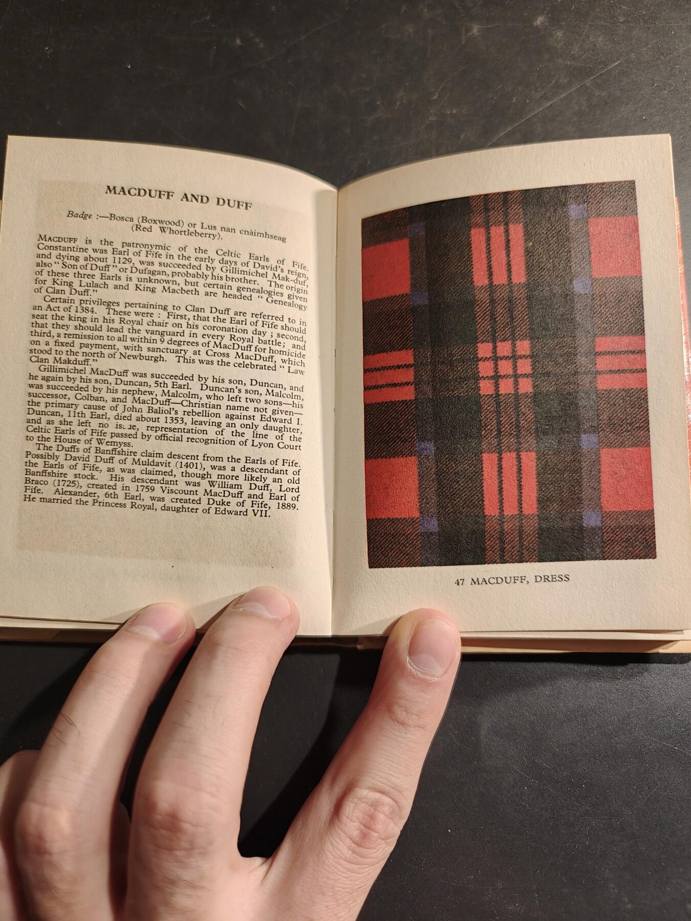 老王徽章第182期 《英国苏格兰各民族与格子布介绍》    100-200页厚度