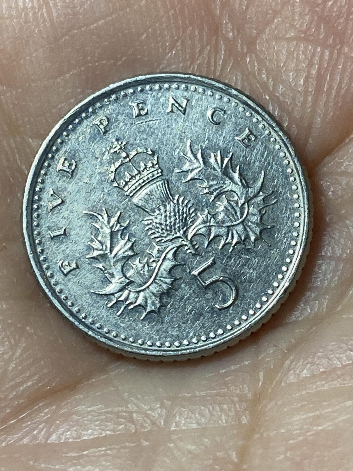 2026年第二十四场(总第一百九十三场）外国好品散币场(免佣金) 英国🇬🇧2000年5便士(伊丽莎白二世老年第一套，冠蓟版)