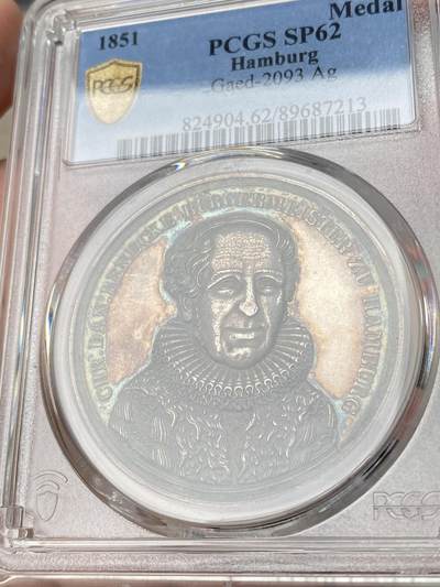 万国钱币拍卖第061期（马年首拍） PCGS SP62 1851年德国汉堡市长克里斯蒂安·丹尼尔·贝内克逝世纪念大银章 超级镜面高浮雕工艺 原味渐进式酱彩环绕 背面为克里斯蒂安家族盾徽 铜制常见银质错过难寻 41MM 29G