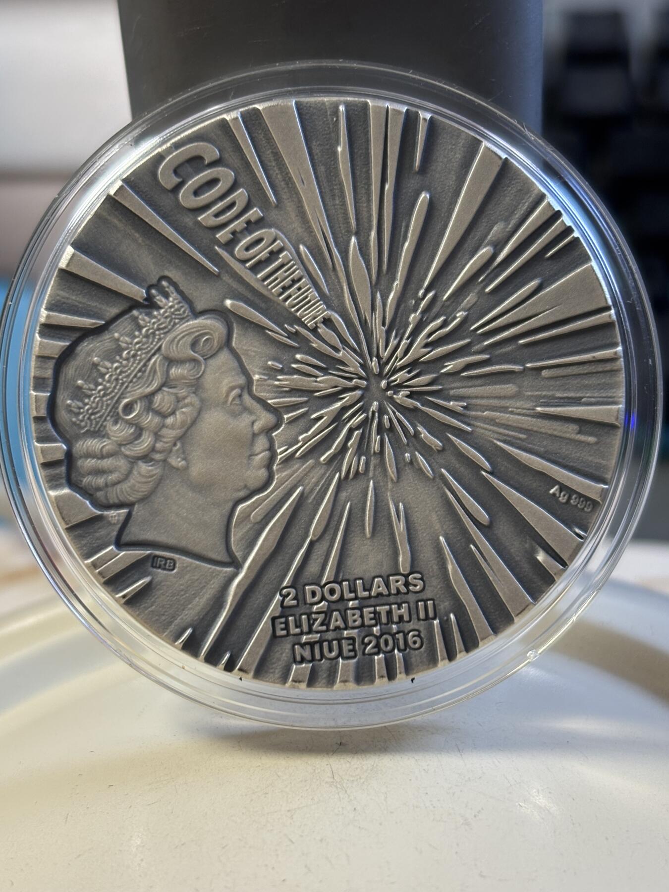 第191期拍卖 纽埃2016年未来代码系列2光速夜光2盎司仿古彩色银币，999银，发行500枚