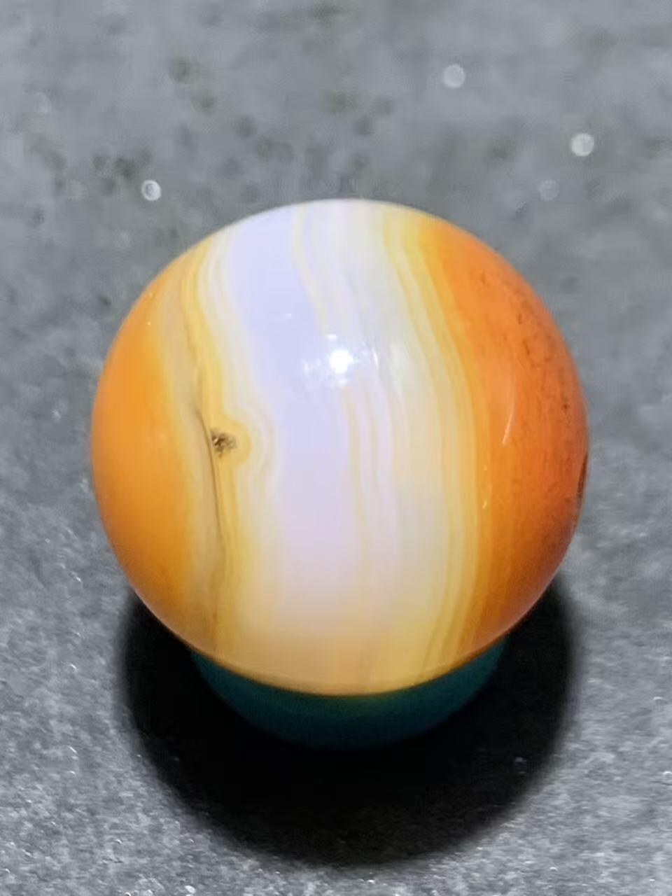 精美高玉化千层纹缠丝玛瑙圆珠一颗，