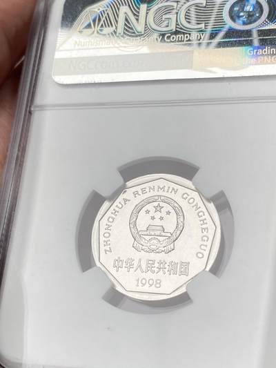 万国钱币拍卖第061期（马年首拍） NGC PF68UC 1998年中华人民共和国精制菊花一角 纯黑深度镜面喷砂极美