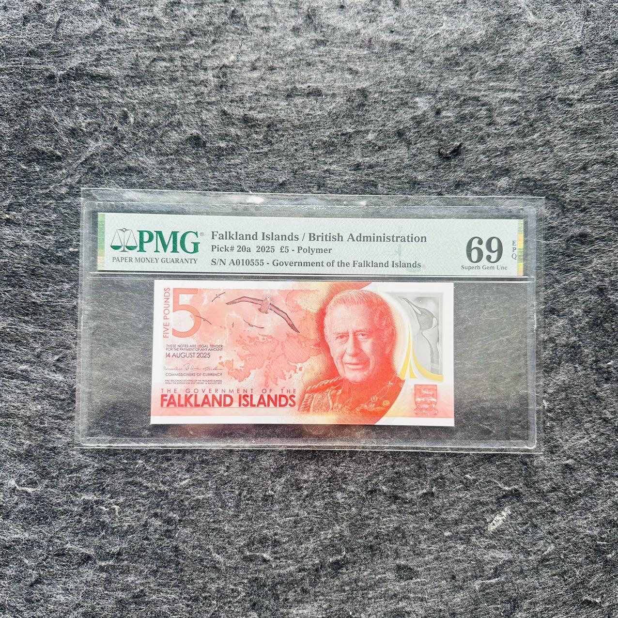 🇨🇳🇺🇳¥ ¥2026🐎新年塑料钞评级钞 福克兰群岛2025年5镑，查尔斯头像，豹子号555，(A010555)