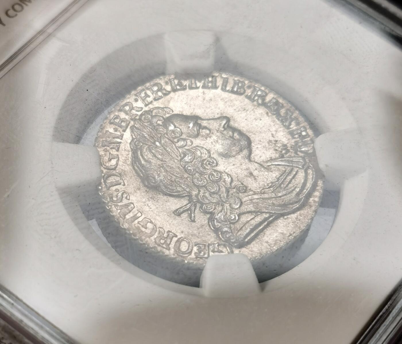 “福币呈祥”新年甄品场（直播拍卖）甄臻铺-世界币章拍卖（第50期），送拍享返佣金等优惠多多 NGC-MS63 英国 1723年 乔治一世SSC一先令银币 原味深包浆 高点清晰，顶级状态