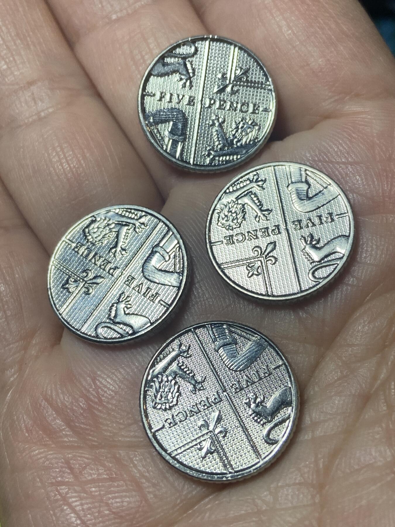 2026年第二十四场(总第一百九十三场）外国好品散币场(免佣金) 英国🇬🇧5便士4枚：2015年16年(伊丽莎白二世老年盾徽拼图第二版)