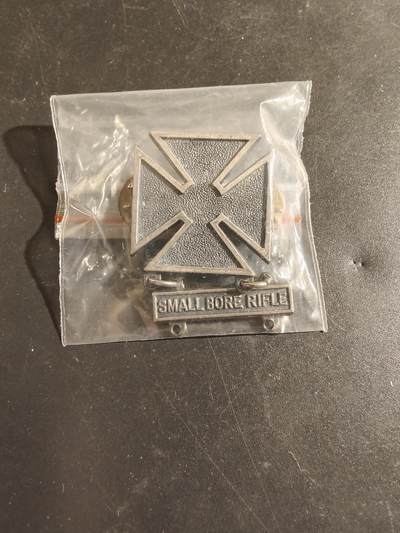 老王徽章第182期 - 美国陆军步兵技能章    小口径步枪勋条    带厂标