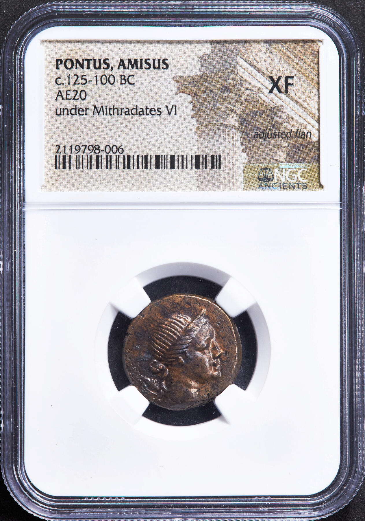 【俄甄集藏】马年新春第一拍 2026年(048)02-25星期三 晚 19:30 全场包邮 古希腊黑海本都王国埃米苏斯城公元前125-前100年米特拉达梯六世女神阿尔忒弥斯铜币，NGC XF，正面女神阿尔忒弥斯面右像，背上一个箭袋，背面三足祭坛