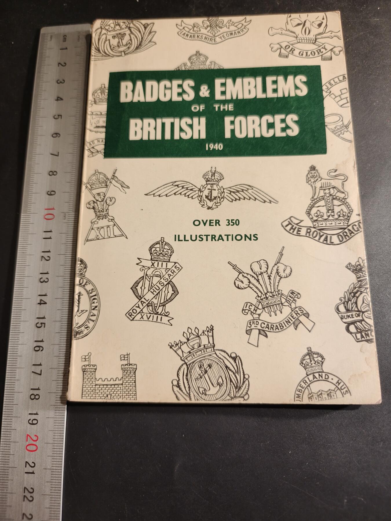老王徽章第182期 《英国武装力量二战时期帽徽与证章图解》   62页    350余种单位介绍