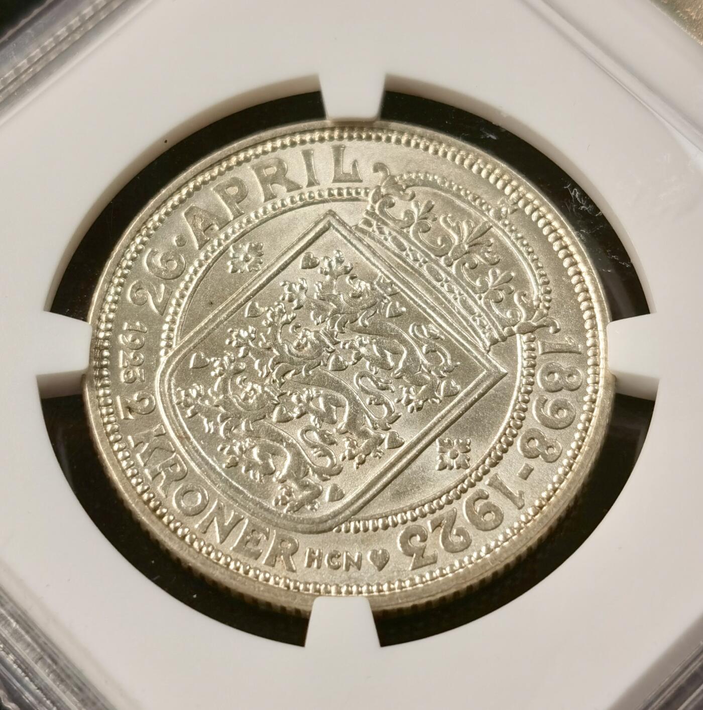 “福币呈祥”新年甄品场（直播拍卖）甄臻铺-世界币章拍卖（第50期），送拍享返佣金等优惠多多 NGC-MS65 1923年丹麦国王银婚纪念2克朗银币，转光耀眼，卷拆状态