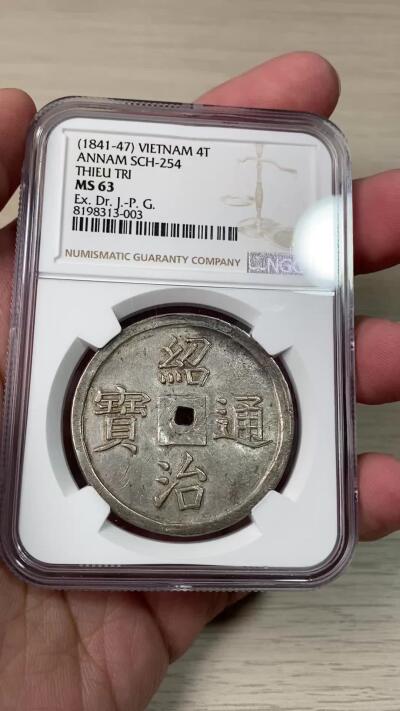 万国钱币拍卖第061期（马年首拍） NGC MS63 1848-83年法属安南绍治通宝四美4Tien大银 JPG博士名家旧藏 四美为东方旭日西方娥眉月 中间星宿与祥云下方大海 上有松竹梅三君子 异想天开的视觉呈现 表达古人天人合一的完美愿想  原味浅淡色调包浆美轮美奂  字口图案全深打 是不可多得的顶级安南藏品