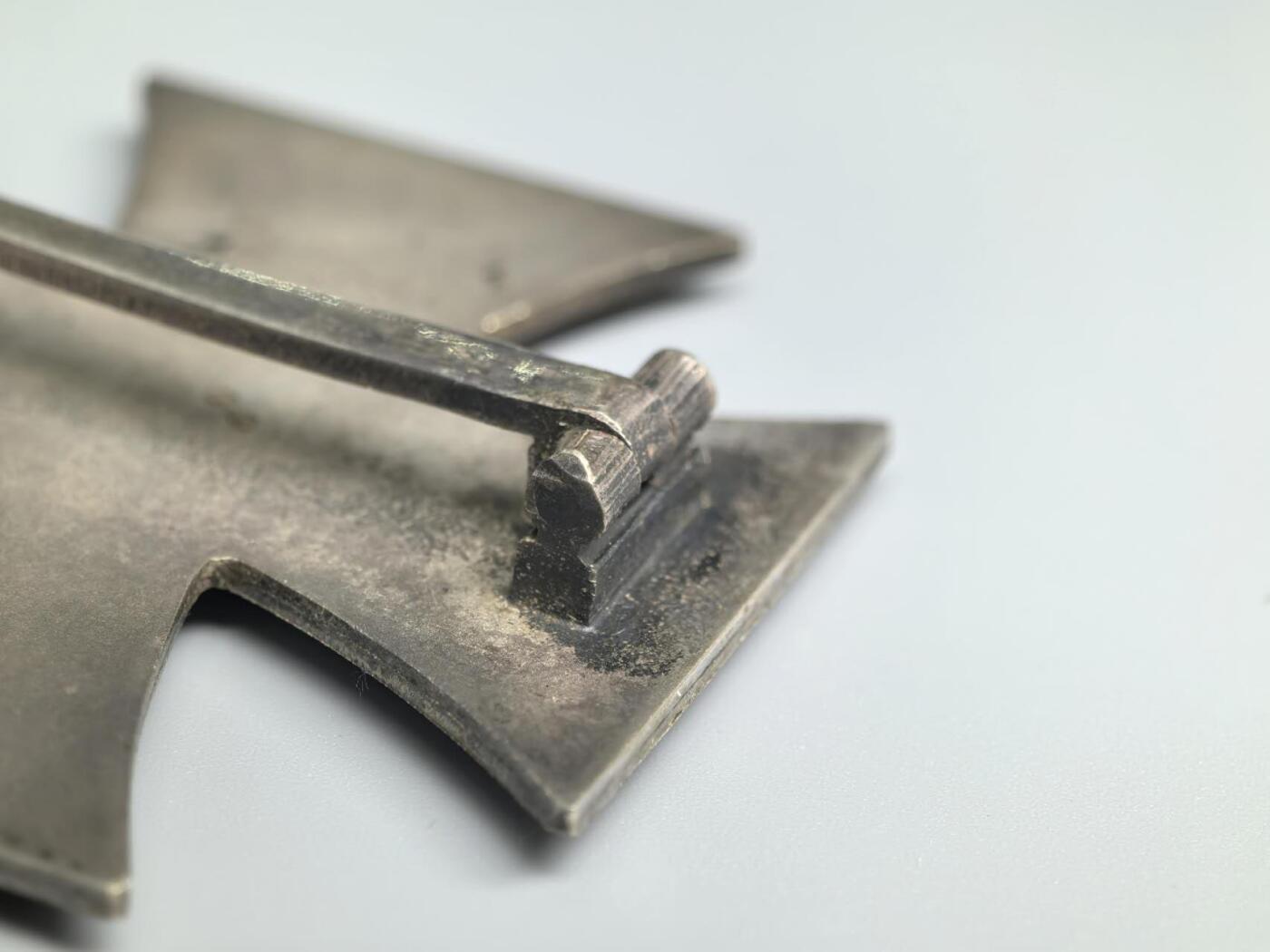 小驴勋章奖章收藏2月22日周日晚六点拍卖（珍爱和平，收藏战争，铭记历史，勿忘国耻，忠党爱国。有偿代拍，送拍规则在简介最后，参拍须阅读规则后再参拍，关系到运费包装发货时效真假辨别等关键信息，拍卖时不再发原图，看大图店主微信码在拍卖店铺介绍里） 得三EKI，铁质核心黑漆，杆内打20厂标