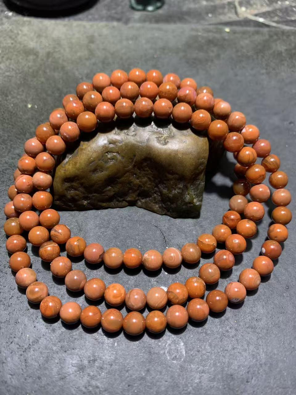 川料南红玛瑙多圈手串一条，