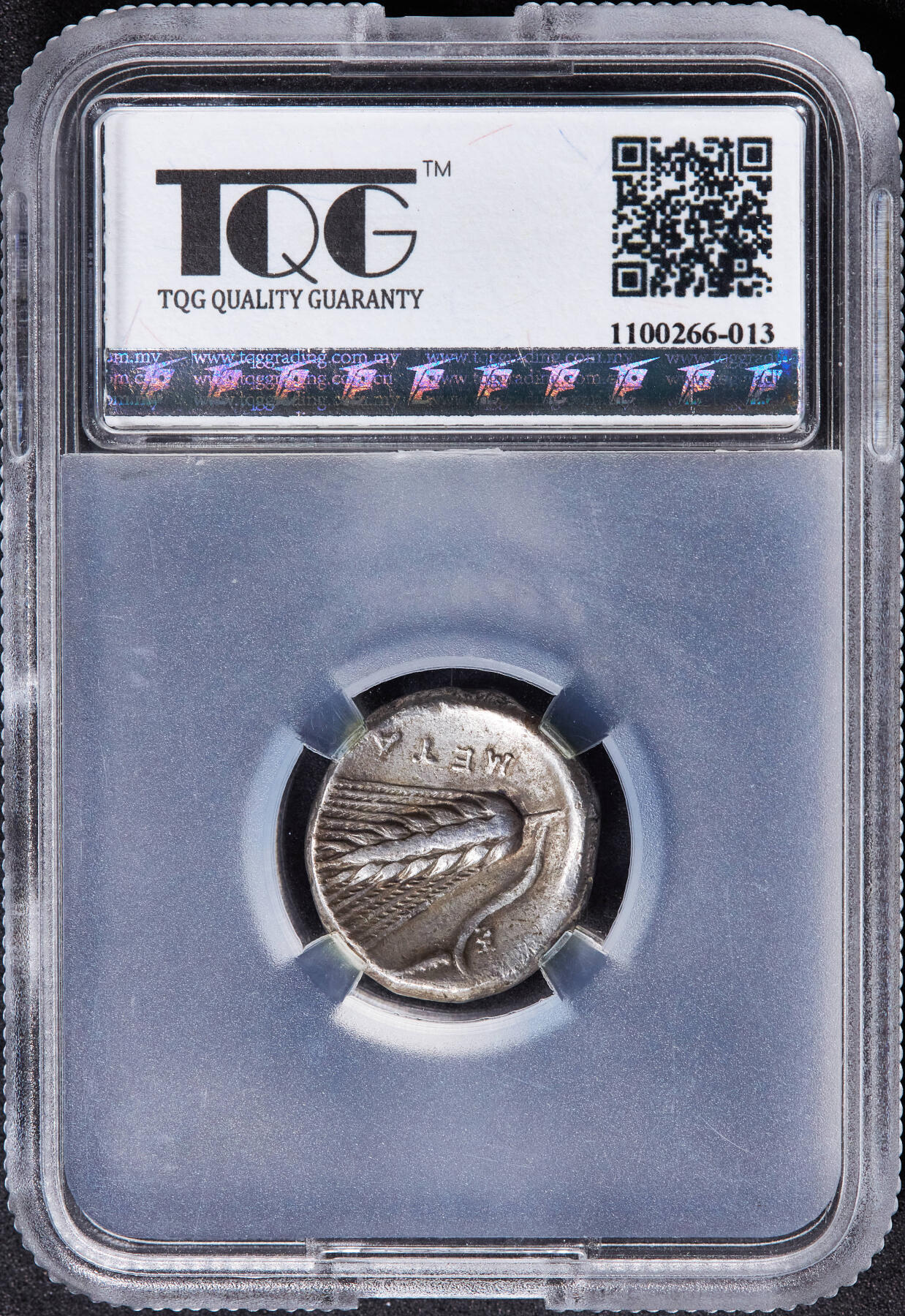 【俄甄集藏】马年新春第一拍 2026年(048)02-25星期三 晚 19:30 全场包邮 古希腊卢卡尼亚梅塔蓬城公元前340-前330年英雄留基伯斯1斯塔特1麦穗银币，TQG Ch XF(Str 4/5, Sur 4/5)，正面戴科林斯盔的建城英雄留基伯斯，背面一株大麦穗，麦叶上有狼牙棒，直径：20mm