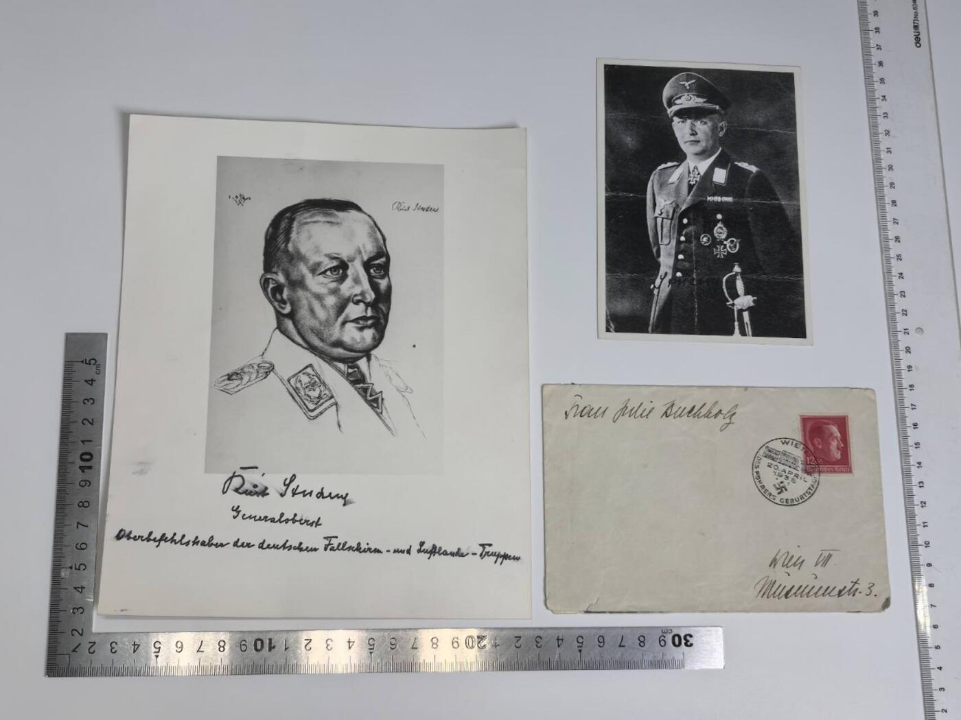 小驴勋章奖章收藏2月22日周日晚六点拍卖（珍爱和平，收藏战争，铭记历史，勿忘国耻，忠党爱国。有偿代拍，送拍规则在简介最后，参拍须阅读规则后再参拍，关系到运费包装发货时效真假辨别等关键信息，拍卖时不再发原图，看大图店主微信码在拍卖店铺介绍里） 德国WWII伞兵部队开创者库尔特将军1974年12月亲笔签名照（战后原品亲签，此时将军已经84了，88岁去世，印的沃尔夫冈绘制肖像），签有将军名字1939年4月20日（某位画家生日）纪念封（战前原品），现代洗印的将军名签名照