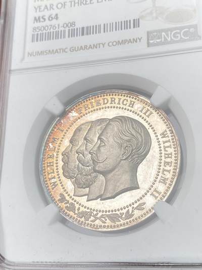 万国钱币拍卖第061期（马年首拍） NGC MS64 1888年德国三皇之年普鲁士鹰纪念银章 渐变香槟金环彩极美包浆 高浮雕喷砂镜面精铸三皇全深打普鲁士鹰 极其难得的收藏品质