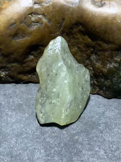 新疆戈壁料风化纹和田玉青玉小原石一颗 - 新疆戈壁料风化纹和田玉青玉小原石一颗