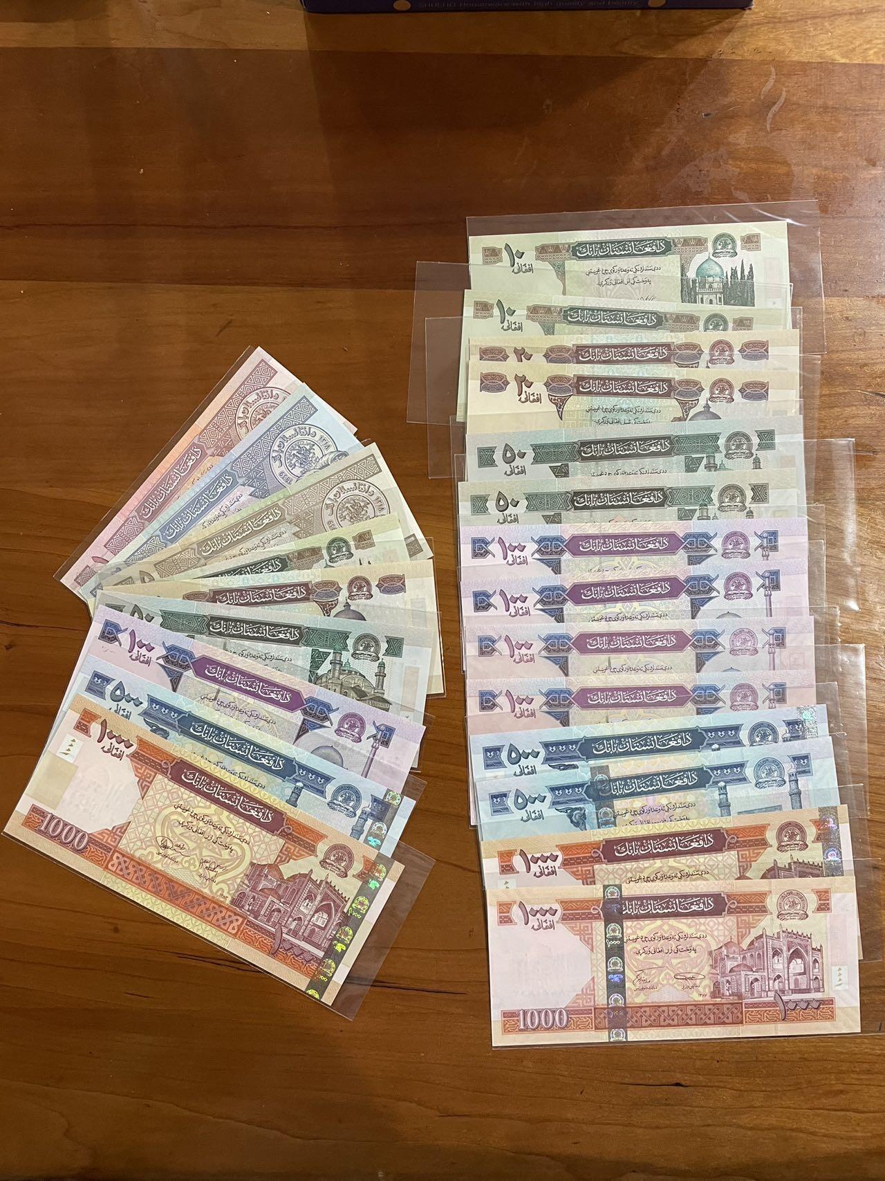 阿富汗 1-1000大全套+ 10-1000不同年份不同签名 UNC 其中1-100有首年份版 集齐这么多年份和签名极为不易