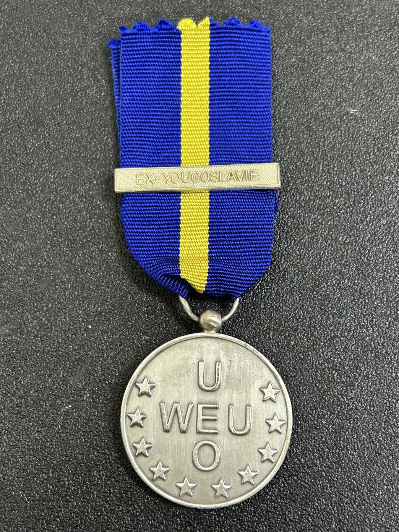 西秦中古拍卖第七十七期 2026马年新春专场 本场拍品年初九发出 西欧联盟服役奖章 前南斯拉夫勋条 通常被称为西欧联盟奖章，是一项国际军事勋章，授予参与或支持在西欧联盟旗帜下开展的行动的军事和文职人员。该奖章是在1994年12月20日举行的西欧联盟理事会会议上设立的，2011年已停止颁发
