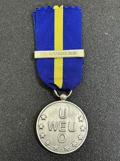 西秦中古拍卖第七十七期 2026马年新春专场 本场拍品年初九发出 - 西欧联盟服役奖章 前南斯拉夫勋条 通常被称为西欧联盟奖章，是一项国际军事勋章，授予参与或支持在西欧联盟旗帜下开展的行动的军事和文职人员。该奖章是在1994年12月20日举行的西欧联盟理事会会议上设立的，2011年已停止颁发