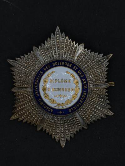 凯旋世界勋赏（持续上新中）（第22期新年大拍）（欢迎送拍）（对拍品有疑问请询问客服，不接受到手刀，出价默认拍品品相。请认真阅读拍卖规则！出价默认已认可！）（收到货请录制开箱视频，无视频概不处理问题。） - 全球工业科学与艺术学院- 机构起源：该学院于1849年在比利时布鲁塞尔创立，是一个历史悠久的学术与工业艺术组织，致力于推动科学与工业艺术的发展。